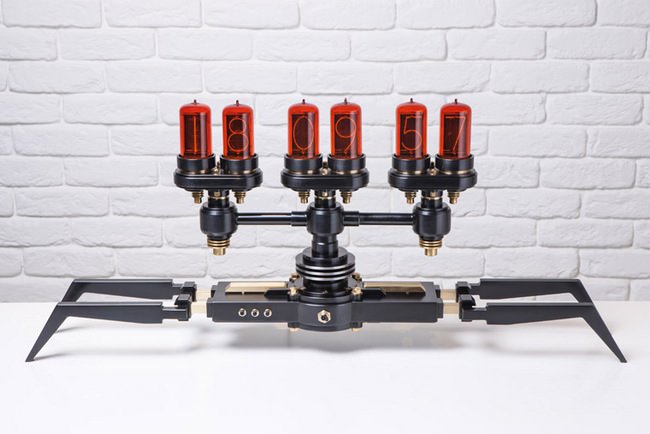 Nixie Machine真空管机械，Frank Buchwald为M.A.D.Gallery限量制作全球限量12件，其中黑钢与拉丝绒铜材质6件，不绣钢与拉丝绒铜材质6件