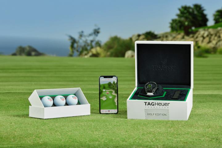 表盒内包含一条黑色橡胶表带，搭配高尔夫球场外的日常造型。精装版另附带三颗印有泰格豪雅标志的高尔夫球