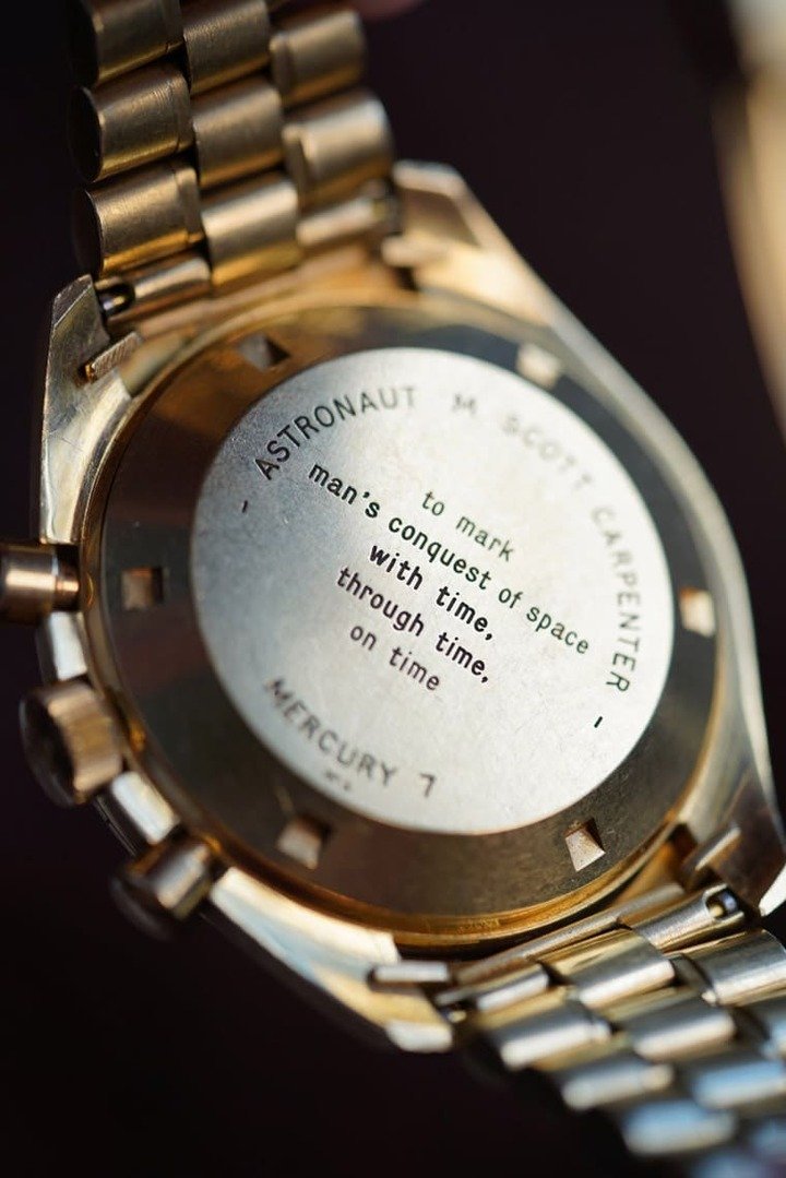底盖上镌刻Scott Carpenter的姓名，代表欧米茄致赠给他的心意。Source：Wind Vintage