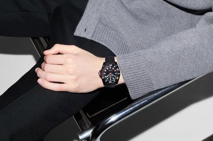 防水性能达300米的GUCCI Dive Watch，能胜任日常佩戴的需求。