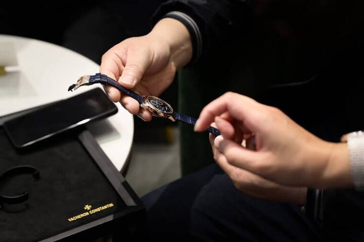 线下表展能够拉近钟表业与市场的距离，在环境允许的情况下，恢复线下表展仍是多数制表品牌的共识