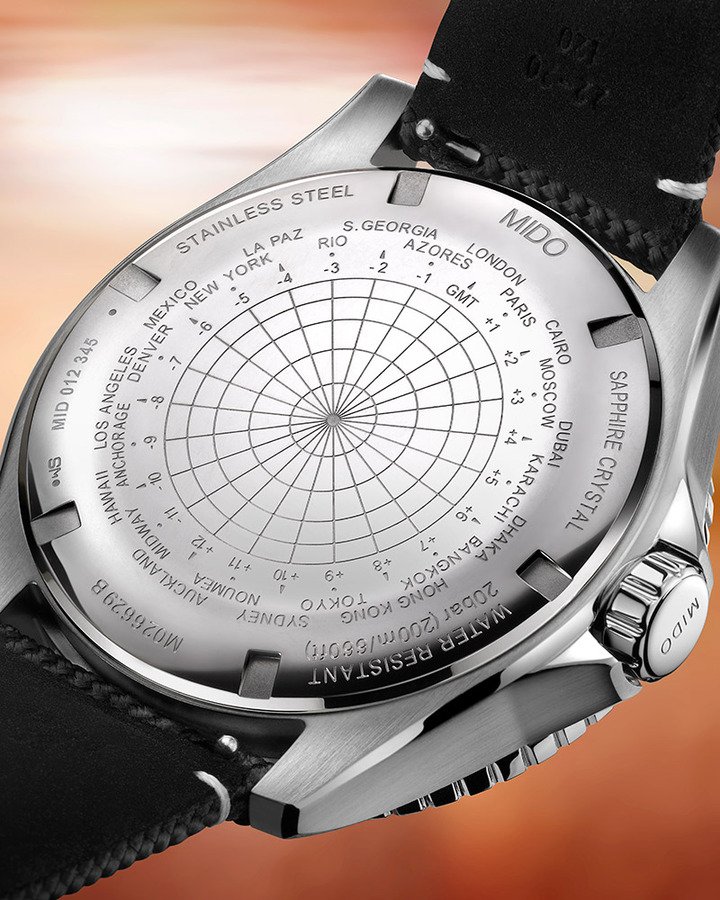 Ocean Star GMT 腕表将表背化作画布，精密雕刻了全球 24 个时区对照表，以及专属限量编号，原本繁复单调的专业功能化作生动的艺术呈现，让每一枚腕表，都成为独一无二的珍藏。