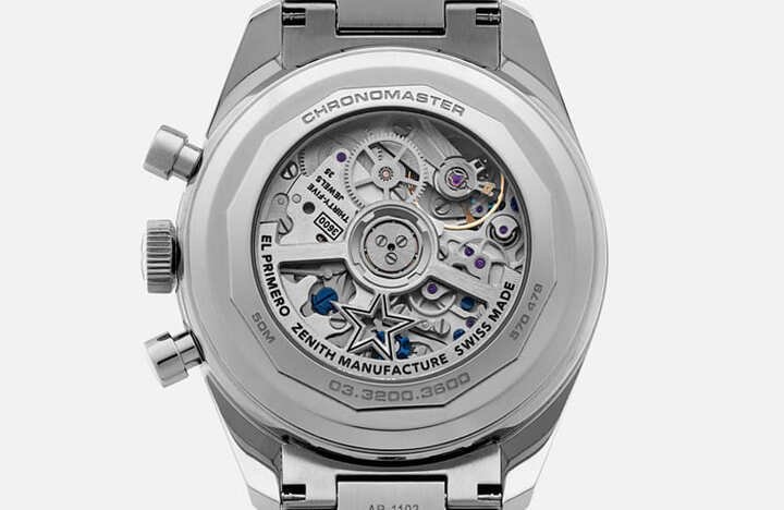 表背透明底盖露出El Primero 3600机芯，这枚机芯摆轮震频达5Hz、动力储存约60小时，同时面盘的中央计时大秒针还是10秒绕一圈，突显手表高震频带来的精准度。