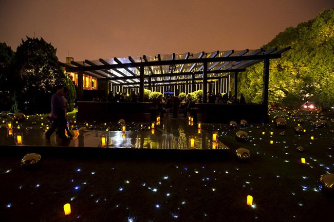OMEGA为此次Le Jardin Secret 谧．境之夜活动特意安排在一座幽僻华美的星空花园