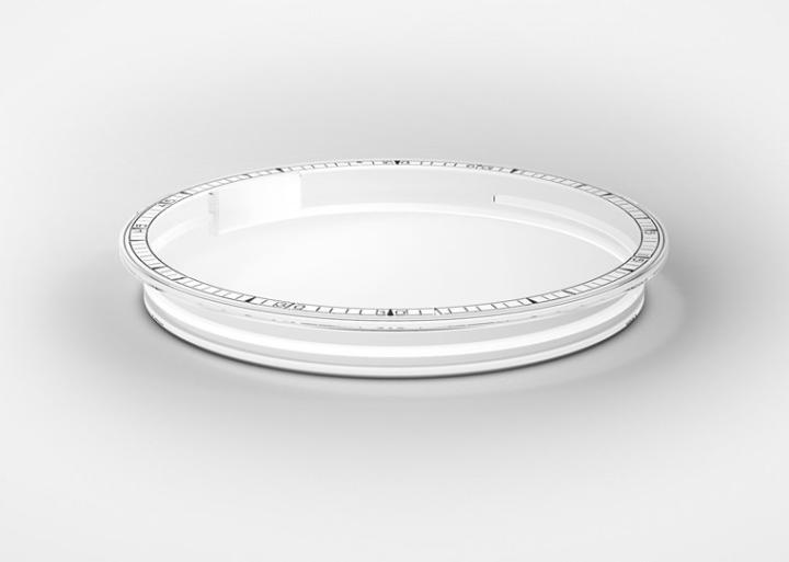 L.U.C Full Strike三问表的蓝宝石水晶音簧和蓝宝石水晶镜面是由同一块蓝宝石水晶打造而成，所以音簧与镜面是同一块材质，中间没有任何焊接点