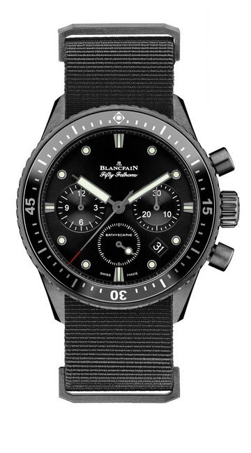 Fifty Fathoms五十噚系列Bathyscaphe飞返计时码表在陶瓷表圈上采用液态金属让腕表更坚固抗刮