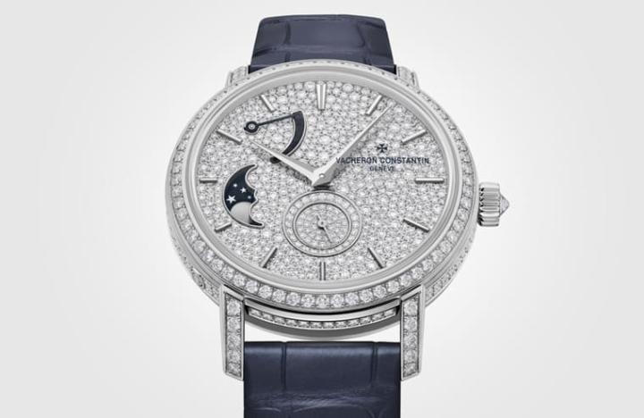Traditionnelle系列新增月相显示手表，江诗丹顿替月相功能搭配了华丽的外观。