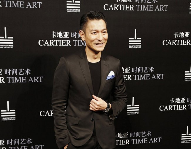 同样热爱钟表收藏的刘德华帅气现身会场
