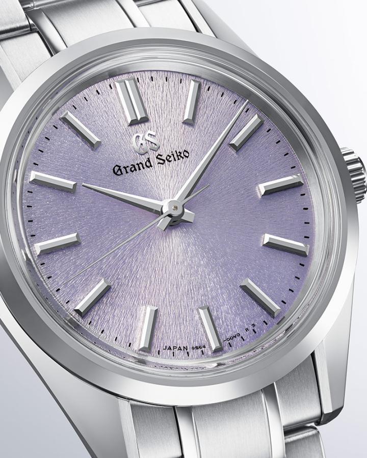 SBGW323 这款腕表将经典的 "岩手山" 表盘纹理与紫色调结合，灵感来自岩手县的县花 - 紫桐花。