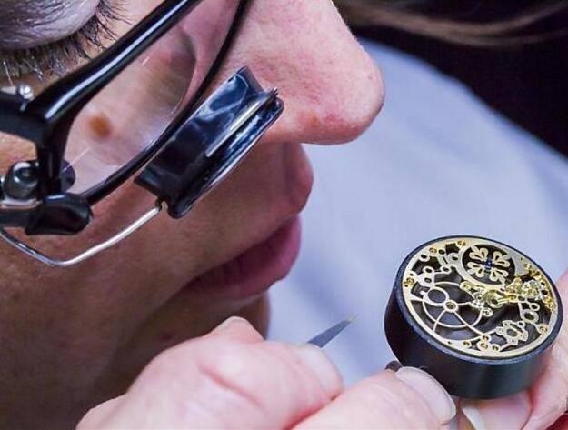 百达翡丽出产的复杂功能腕表，从头到尾都是由同一位制表师完成