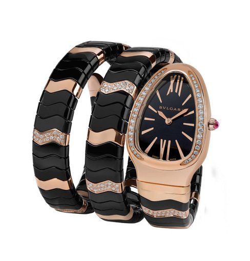 Serpenti Spiga腕表 35 mm 玫瑰金表壳镶嵌明亮切割钻石，玫瑰金表冠，镶嵌粉红碧玺，黑色烤漆表盘，玫瑰金表带镶嵌明亮切割钻石与黑色陶瓷（双圈）搭载宝格丽石英机芯Calibre B033