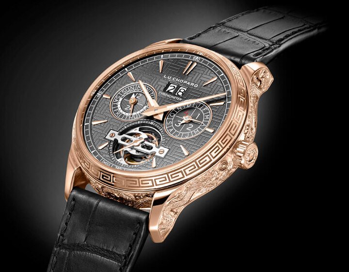 L.U.C Perpetual T Spirit of the Dragon and the Pearl通过神话意象发人省思，为时间测量赋予精神内涵，更兼具严谨可靠的计时性能，以精湛工艺道出动人故事