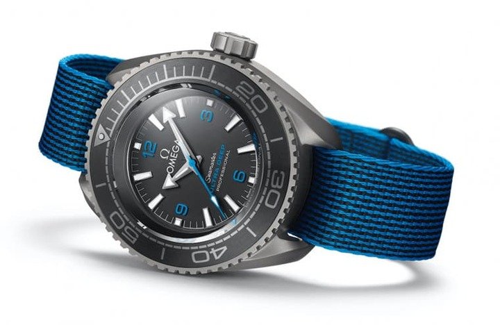 图为曾伴随Victor Vescovo创造纪录的欧米茄Planet Ocean Ultra Deep Professional，标榜防水性能达15,000米。