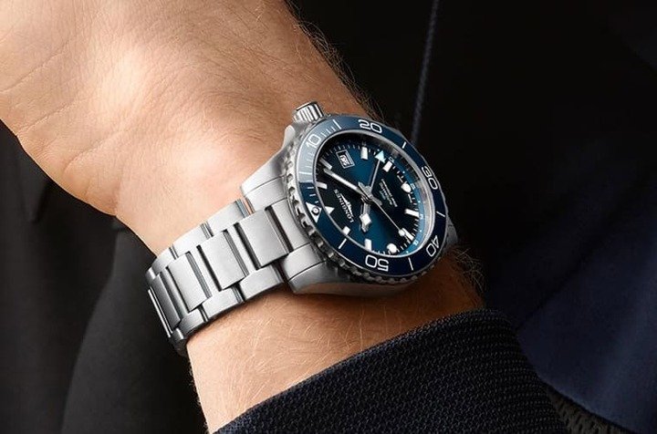 HydroConquest GMT的表径与三针款主力都是41mm，佩戴在手上显得大小刚好。
