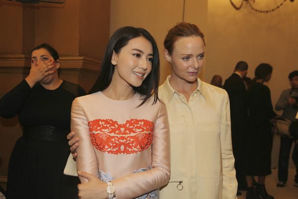 高圆圆佩戴飞亚达心弦系列腕表出席巴黎时装周