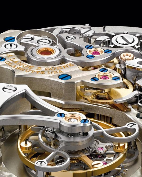 佩戴者可透过蓝宝石水晶底盖观赏Datograph Perpetual Tourbillon的陀飞轮