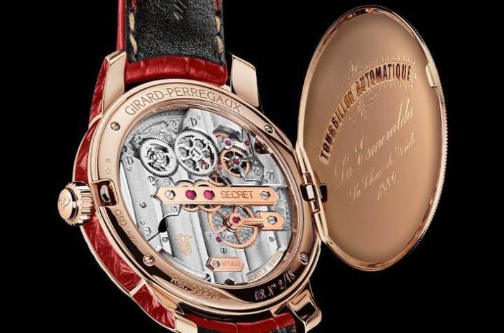 经典三金桥机芯的陀飞轮由 78 枚零件构成，重量仅 0.3 克，动力储存 50 小时，在轻盈结构中维持稳定而精准的运作。