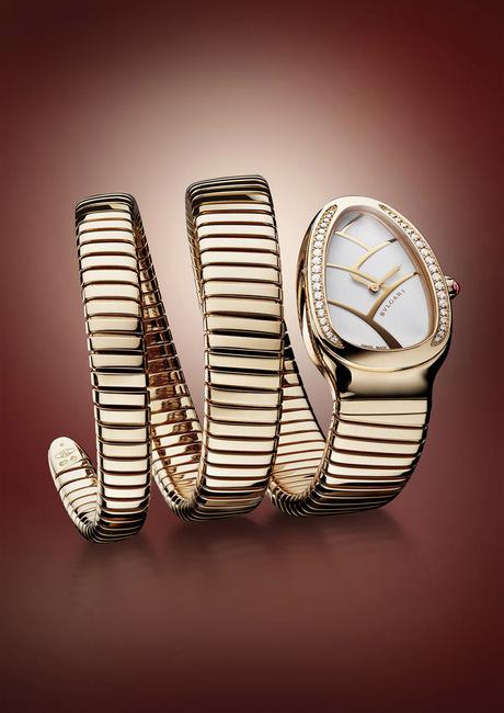  Serpenti系列大中华区限量版腕表，耀眼华丽的新款式，将饰以遵循BVLGARI传统精髓最超凡脱俗的珠宝腕表工艺装饰