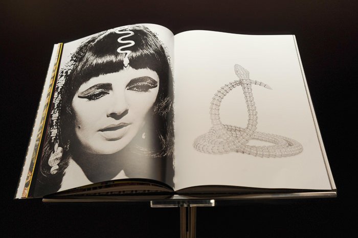 Marion Fasel编写、Assouline出版的《Bulgari Serpenti Collection 》一书