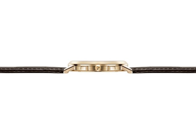 简洁利落的PIAGET Altiplano计时腕表以现代方式演绎纯净素雅的气度，展现Altiplano系列隽永含蓄的风采