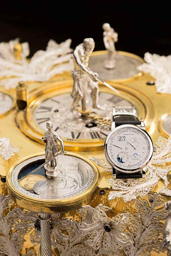 放置于一座17世纪天文台钟上的LANGE1 TOURBILLON PERPETUAL CALENDAR