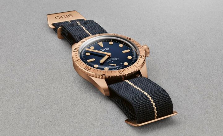 手表采用与Erica's Original合作的尼龙编织表带，展现潜水表的运动本质