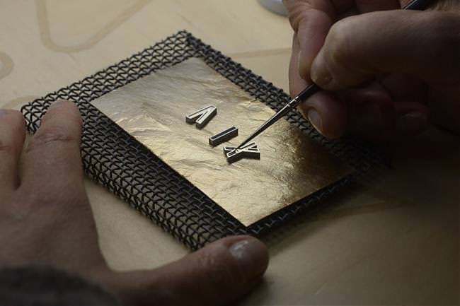 Métiers d'Art 艺术大师Arca座钟运用Guillochage工艺