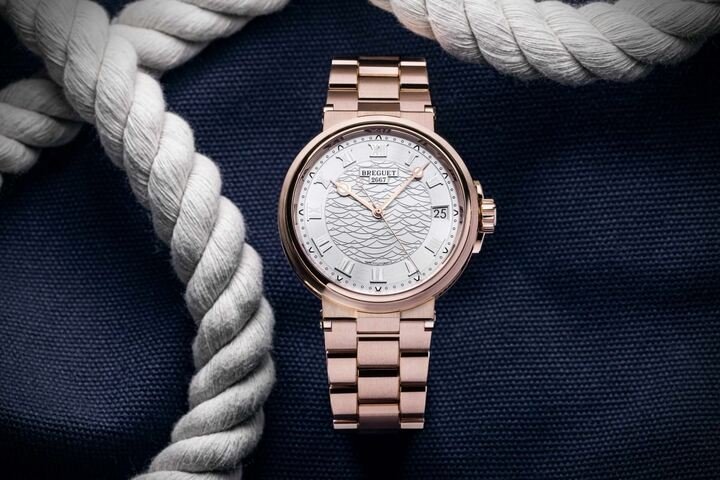 Marine Chronographe 5527计时表，采三眼计时表盘配置，可以精准测量时间，最高可达12小时计时