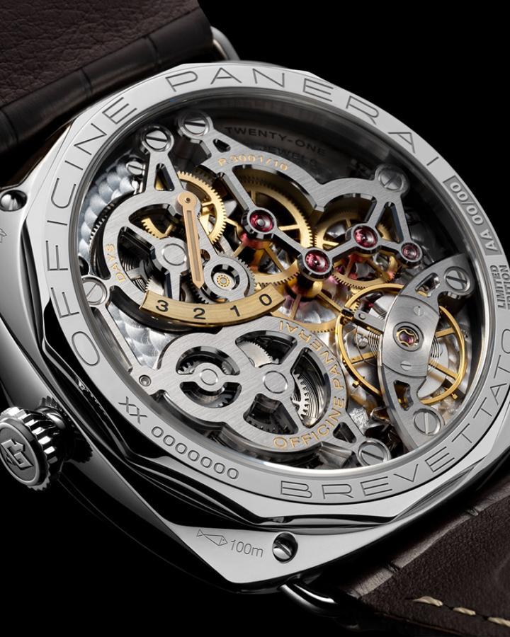 PAM01730 腕表搭载 P.3001/10 手动上链机芯，其镂空表桥与鱼鳞纹 (perlage) 的装饰，则展现出沛纳海现代制表美学工艺，同时也能将机芯结构与平衡摆轮运行动态尽收眼底。表背设有动力储存显示，在维持表盘简洁美感之余，也让佩戴者得以精准掌握动力。