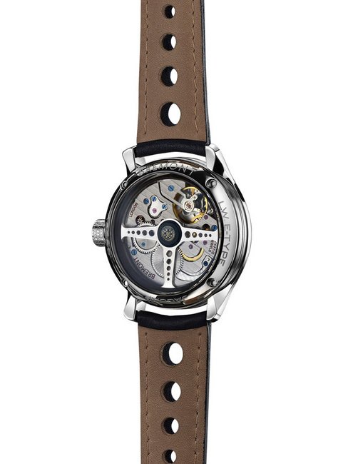 腕表直径43毫米，黑色表盘仿照Lightweight E-type转速表制作，并搭载BREMONT自制天文台认证自动机芯