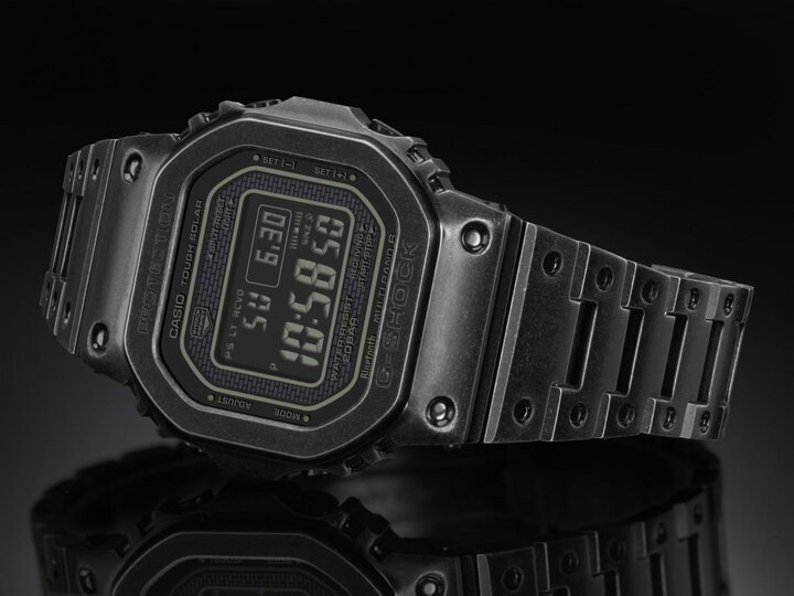 G-SHOCK 2019年再次推出仿旧不锈钢材质的GMW-B5000V，继大受好评的GMW-B5000后再次牵动手表爱好者的收藏欲望