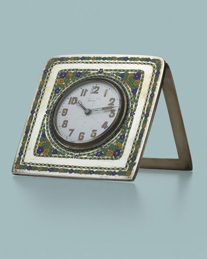 Enameled 座钟，水晶、纯银、珐琅，Tiffany & Co. 1920 年，古典珍藏库。