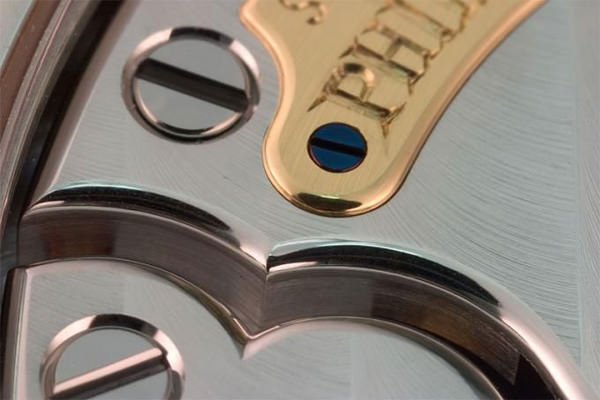 高超艺术美感和精致手工打磨兼具的杜夫腕表机芯局部