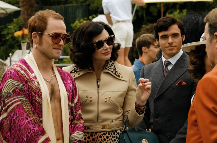 戏服造型师Julian Day提到:“ 我想要为这部电影重现音乐家艾尔顿强华丽的客制化造型，我选择和萧邦珠宝钟表合作，为的是萧邦的创新与丰富色彩和我的理念相符