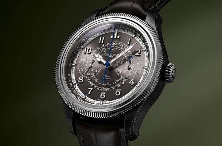 继2023年后，万宝龙2024新推出1858 Unveiled Timekeeper Minerva限量款100，表款改用仿旧钢诠释复古况味。