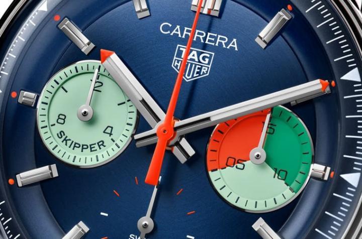 手表的面盘与小表盘颜色与1960年代泰格豪雅赞助美洲杯帆船“无畏号”（Intrepid）的故事有关。