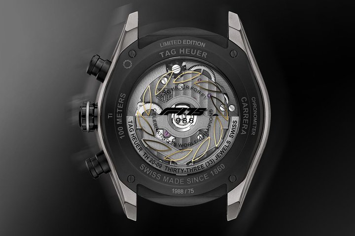 TAG Heuer Carrera Chronograph Tourbillon Extreme Sport 陀飞轮计时腕表 | F1® 75 周年黄金限量版，向自 1950 年以来的 75 位世界冠军致上崇高敬意，每只腕表镌刻有从首届赛季 1950 年至 2024 年的独立专属年份，别具纪念意义。金色胜利桂冠点缀表背与蓝宝石水晶玻璃上，象征荣耀与胜利的永恒精神。
