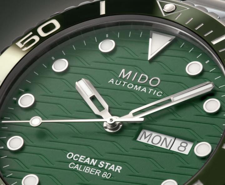 海洋之星200米陶瓷圈手表的表圈、面盘设计都有所调整，美度表甚至引进系列首见的湖水绿面盘让人耳目一新