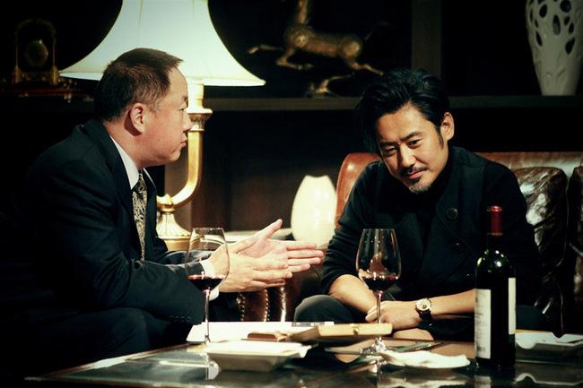 《离婚律师》作为都市情感大剧，吴秀波在谈笑风生间诠释了阅人无数却淡然有余、经历波折却心有定力的好男人形象