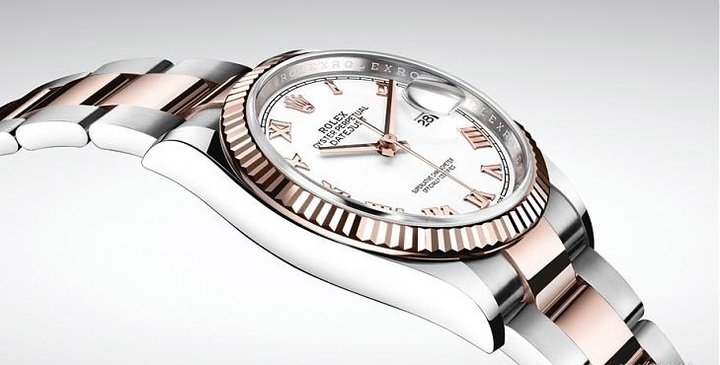 新款Datejust 36首度换上3235机芯，其现代化规格包括蓝色Parachrom游丝、Chronergy擒纵系统，对于提升走时精准度助益良多，机芯动力储存则达70小时水准