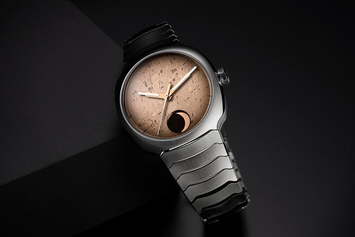 疾速者恒动月相陨石概念腕表