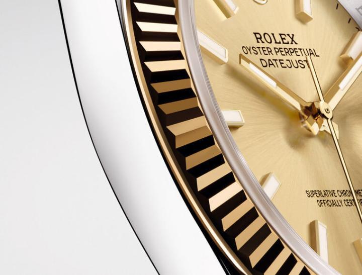 坑纹表圈也是劳力士运动表的重要象征之一，不分材质都有坑纹圈的样式可选