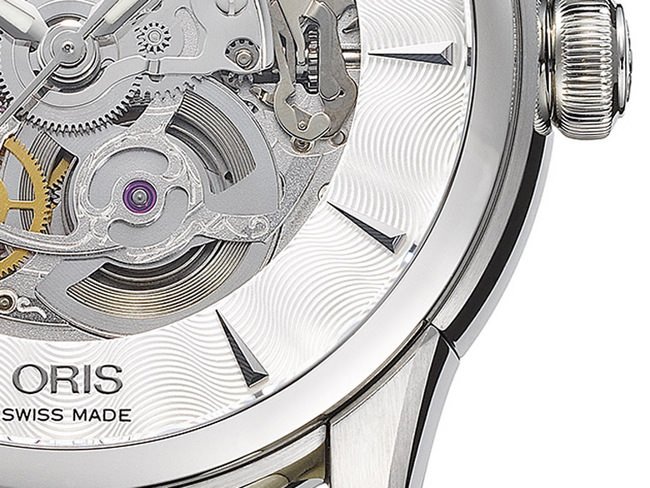 纯白剔透，Oris Artelier艺术家镂空纯白腕表点缀圣诞表情