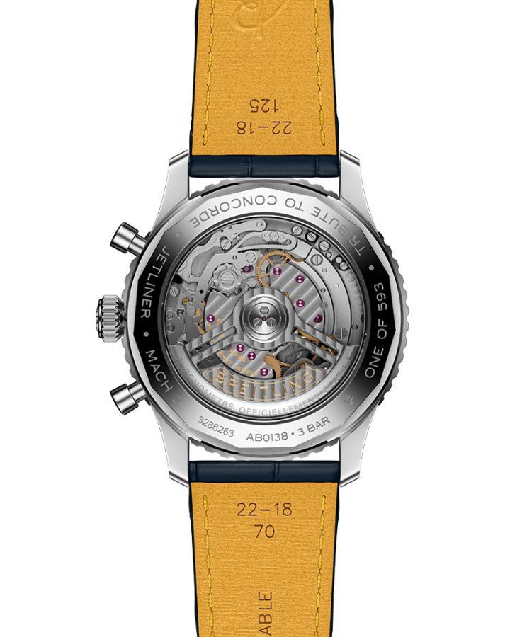 Navitimer B01 Chronograph 43 Tribute to Concorde 表背镌刻 "One of 593"、"Tribute to Concorde"、"Jetliner" 及 "Mach 2"，象征突破音速的飞行里程碑，也象征人类对极速永不止息的渴望。