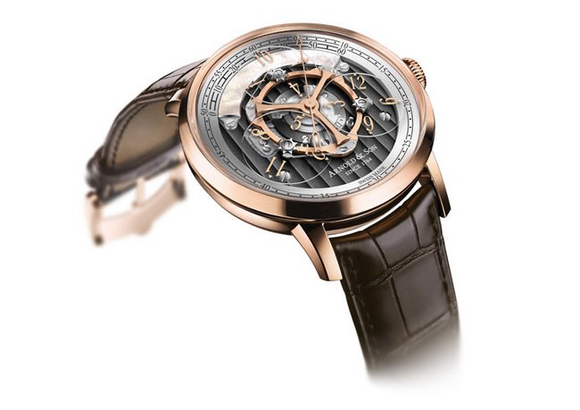 金轮腕表搭载亚诺表专属机械机芯A&S6018，自动上链，银色珍珠母表盘，18K红金表壳，直径 44 毫米，金轮腕表限量发行125枚