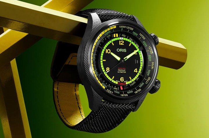 ORIS 与 George Bamford 联名打造新作，旨在将 ProPilot Altimeter 的高度计功能拓展至探索新维度，融合制表技术与创意设计。