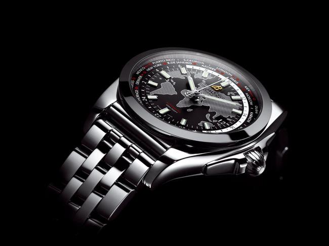 银河世界时区SleekT腕表采用Pilot飞行员精钢表链，细致耐用