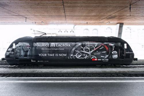 印有Maurice Lacroix艾美表广告的瑞士机车