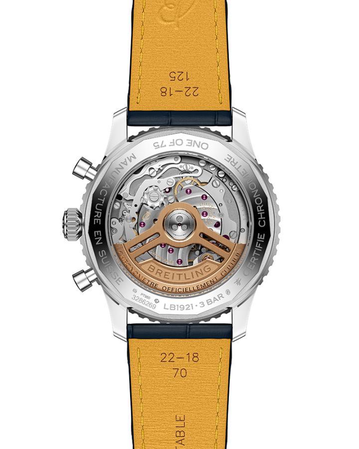 Navitimer B19 43 毫米万年历计时腕表，搭载 B19 自动上链机芯，直径 30 毫米，厚度 8.53 毫米，由 374 枚零件组成，动力储存 96 小时，COSC 认证。