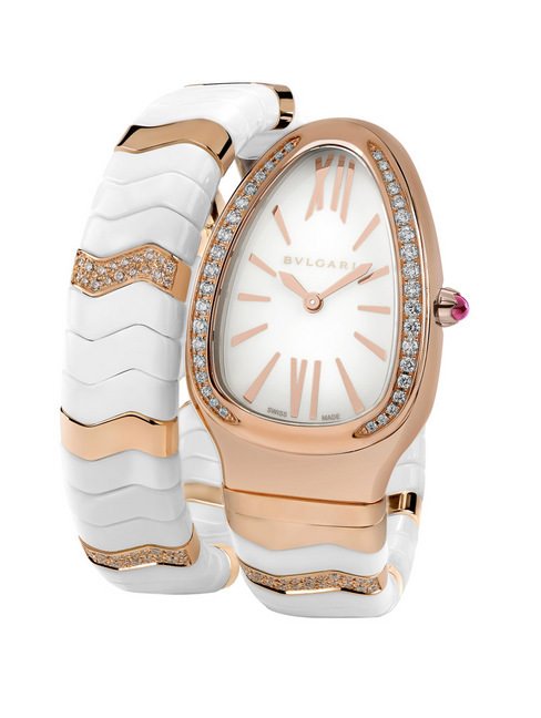 Serpenti Spiga腕表35mm玫瑰金曲线表壳镶嵌明亮切割钻石，玫瑰金表冠，镶嵌粉红碧玺，白色烤漆表盘，玫瑰金表带镶嵌明亮切割钻石与白色陶瓷（单圈）搭载宝格丽石英机芯 Calibre B033